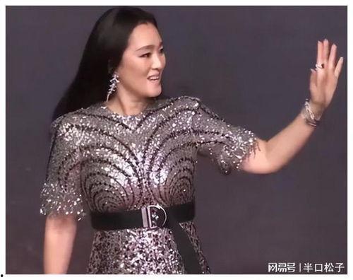 巩俐的背景是什么,从农村女孩到国际影后，跨越时代的璀璨星光